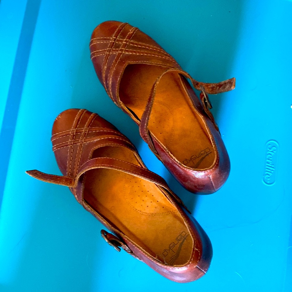 Check out these gently worn beauties! Love them, just can’t wear them anymore.